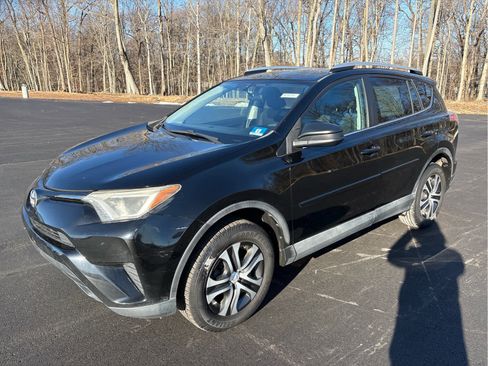 Used 2016 Toyota RAV4 LE image 2