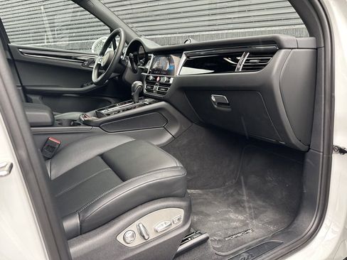 Certified 2025 Porsche Macan image 21