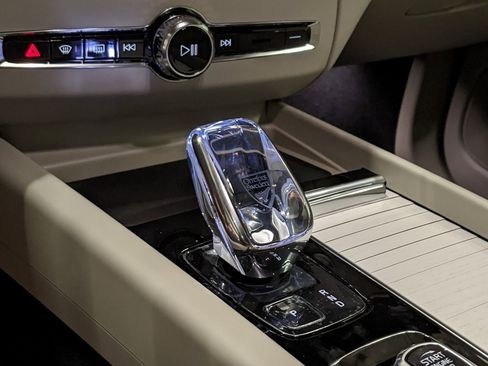 New 2026 Volvo XC60 B5 Ultra w/ Protection Package Premier image 21