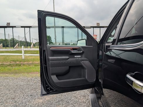 Used 2023 GMC Sierra 1500 Denali w/ Denali Reserve Package AWD/4WD image 11
