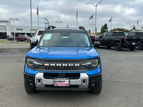 Used 2025 Ford Bronco Sport Badlands image 9