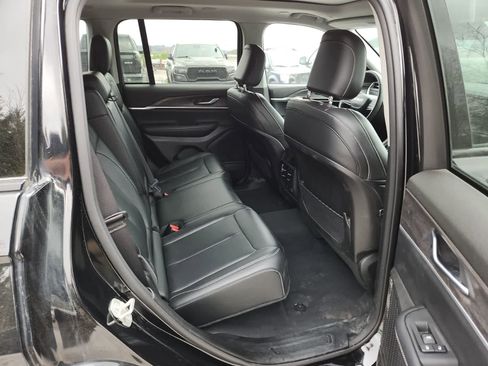 Used 2023 Jeep Grand Cherokee Limited image 23