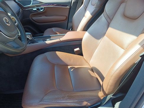 Used 2019 Volvo XC90 T6 Momentum w/ Protection Package Premier image 18