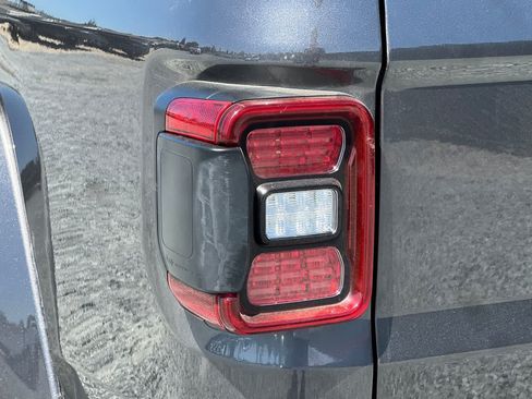 Used 2022 Jeep Gladiator Overland w/ Popular Equipment Package AWD/4WD image 35