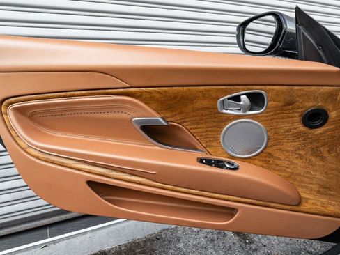 Used 2019 Aston Martin DB11 Volante RWD image 26