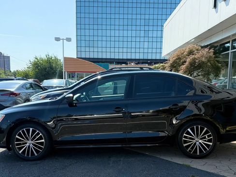 Used 2016 Volkswagen Jetta Sport FWD image 4