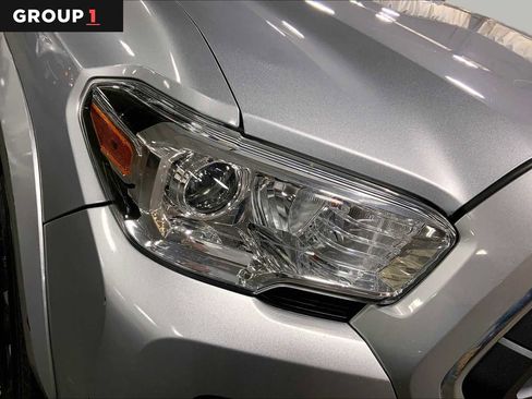 Certified 2021 Toyota Tacoma SR5 AWD/4WD image 28