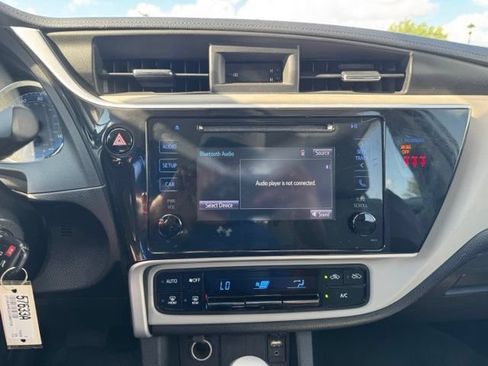 Used 2018 Toyota Corolla LE FWD image 18