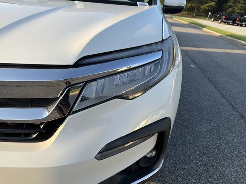 Used 2019 Honda Pilot Touring image 6