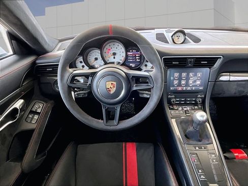 Used 2018 Porsche 911 GT3 RWD image 13