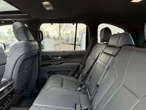 Used 2025 Lexus LX 600 4WD w/ Luxury Package image 18