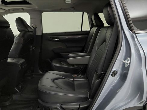 Certified 2022 Toyota Highlander XLE image 33