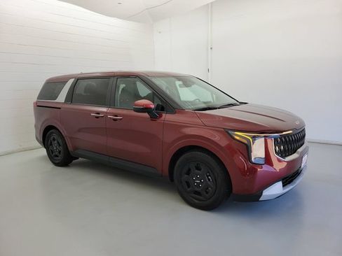 Used 2025 Kia Carnival FWD image 4