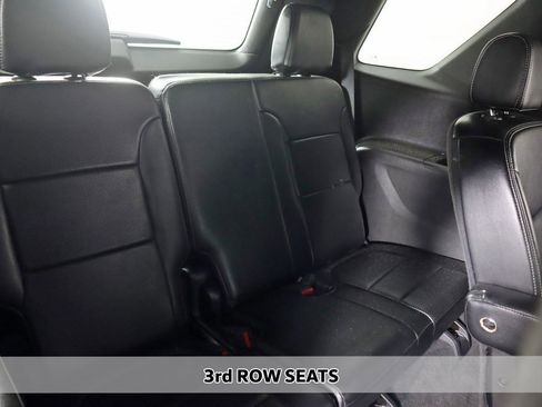 Used 2023 Chevrolet Traverse LT image 6