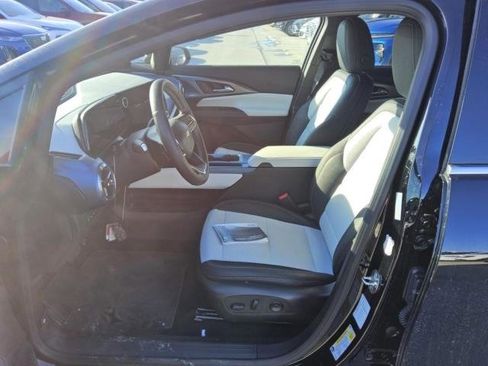 Used 2025 Chevrolet Equinox EV LT image 7