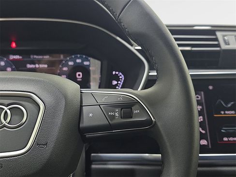 Used 2025 Audi Q3 2.0T Premium w/ Convenience Package image 18