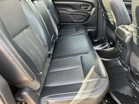 Used 2019 Nissan Titan SL w/ Midnight Edition AWD/4WD image 10