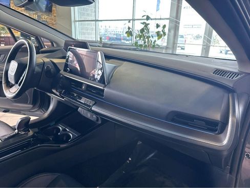 Used 2024 Toyota Prius XLE image 27