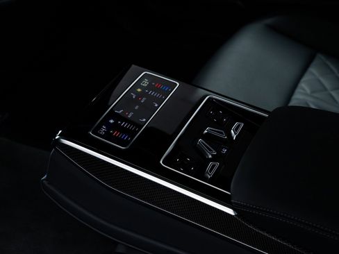 Used 2025 Audi S8 image 23