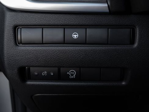 Used 2023 Nissan Rogue SV image 30