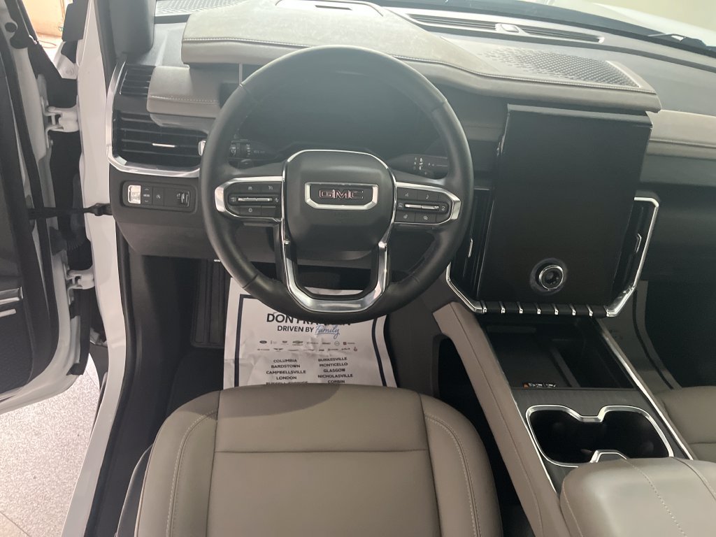 Used 2026 GMC Acadia Elevation w/ Elevation Premium Package FWD image 15
