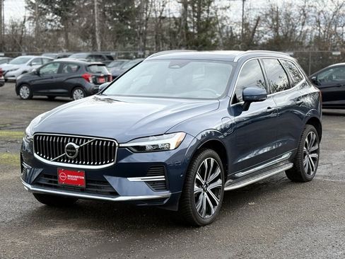 Used 2023 Volvo XC60 T8 Ultimate image 3