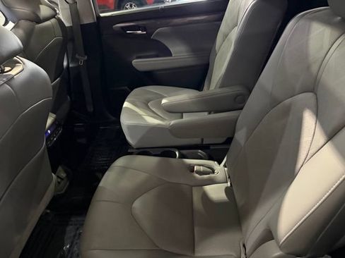 Used 2021 Toyota Highlander Platinum AWD/4WD image 31