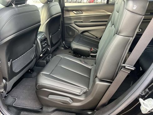 New 2025 Jeep Grand Cherokee L Limited image 9