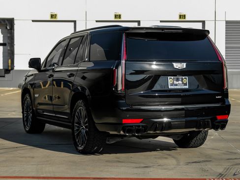 Used 2023 Cadillac Escalade V image 9