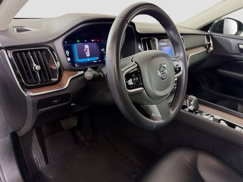 Used 2024 Volvo S60 B5 Plus image 10