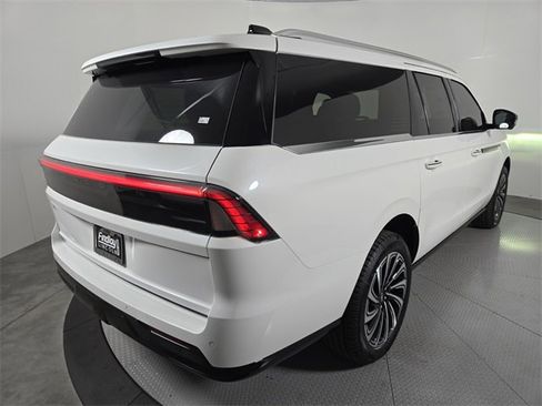 New 2025 Lincoln Navigator L Black Label image 4