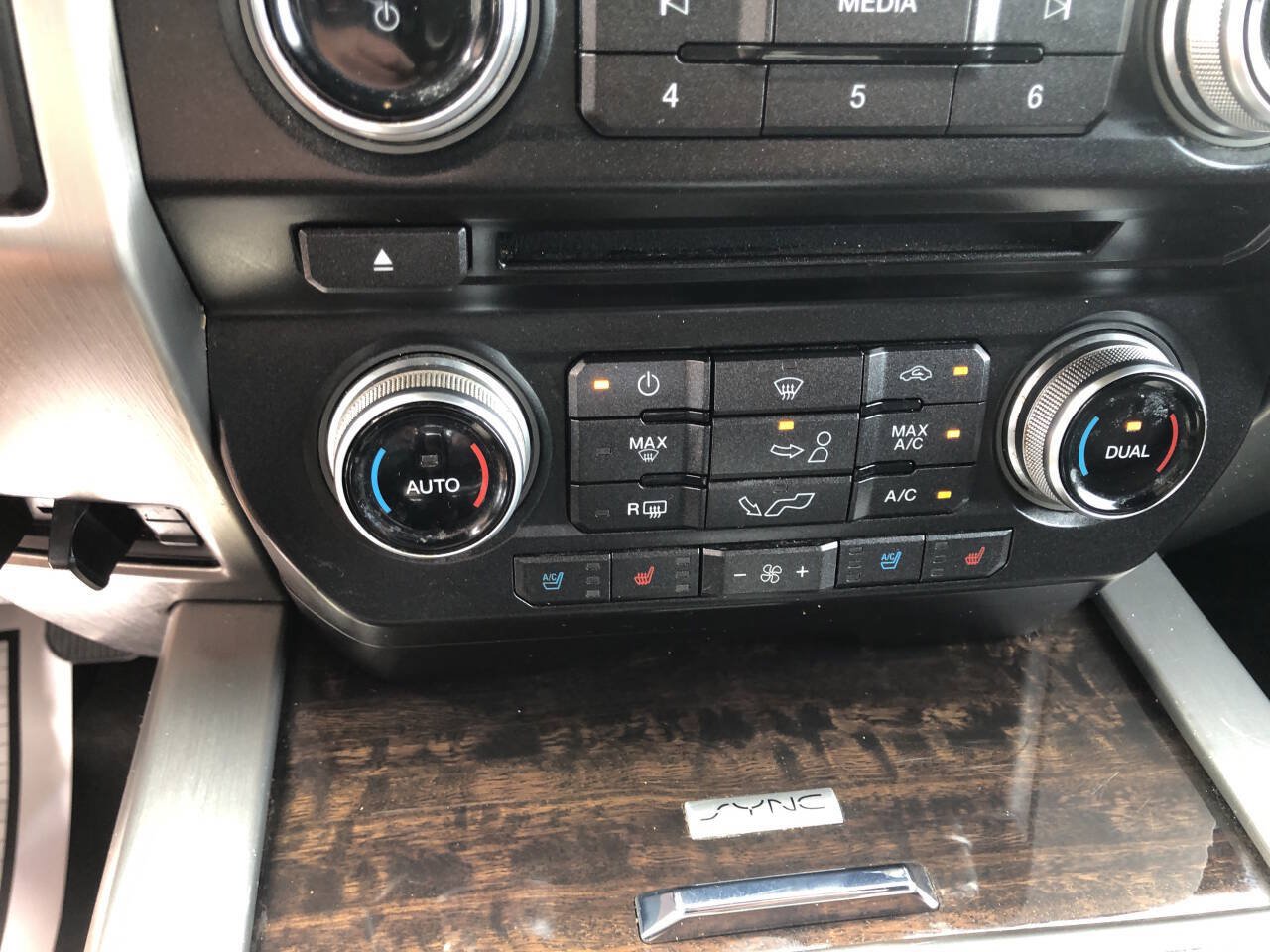 Used 2015 Ford F150 Platinum w/ Technology Package AWD/4WD image 20
