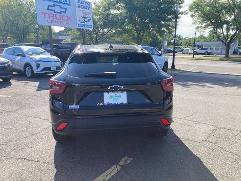 New 2026 Chevrolet Trax LT w/ Sunroof Package FWD image 6