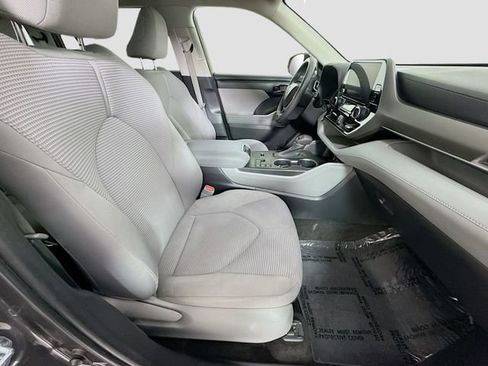 Used 2023 Toyota Highlander L image 27