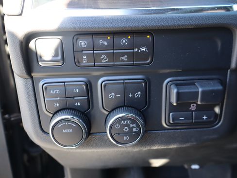 Used 2025 Chevrolet Tahoe Premier image 22