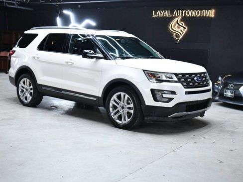 Used 2017 Ford Explorer XLT w/ Equipment Group 202A image 6