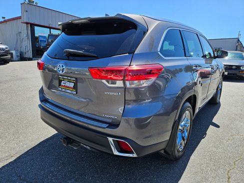Used 2017 Toyota Highlander Limited Platinum AWD/4WD image 4