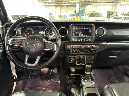 Used 2020 Jeep Wrangler Unlimited Sahara AWD/4WD image 3