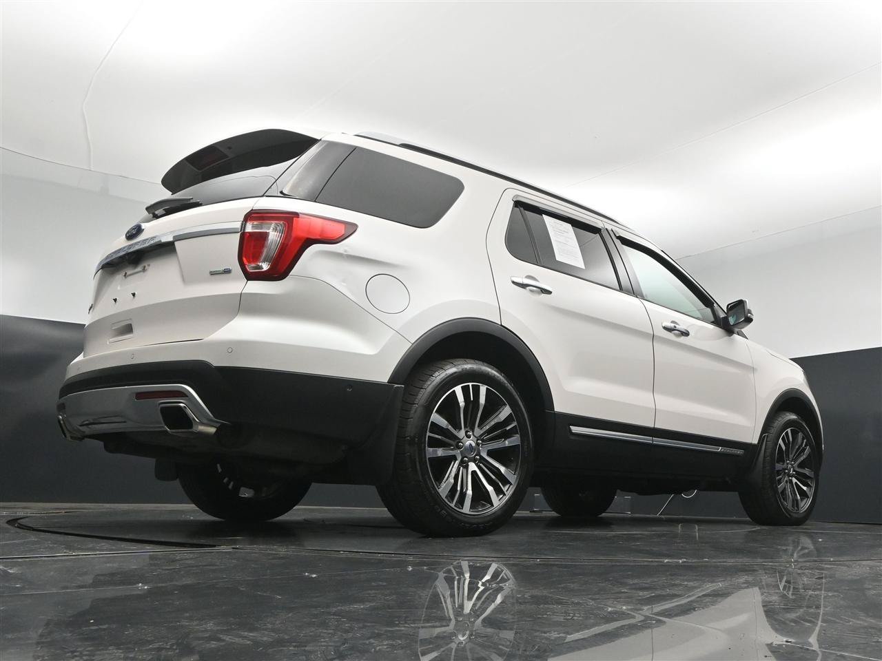 Used 2017 Ford Explorer Platinum AWD/4WD image 32