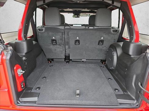 Used 2025 Jeep Wrangler Rubicon w/ Technology Group image 6