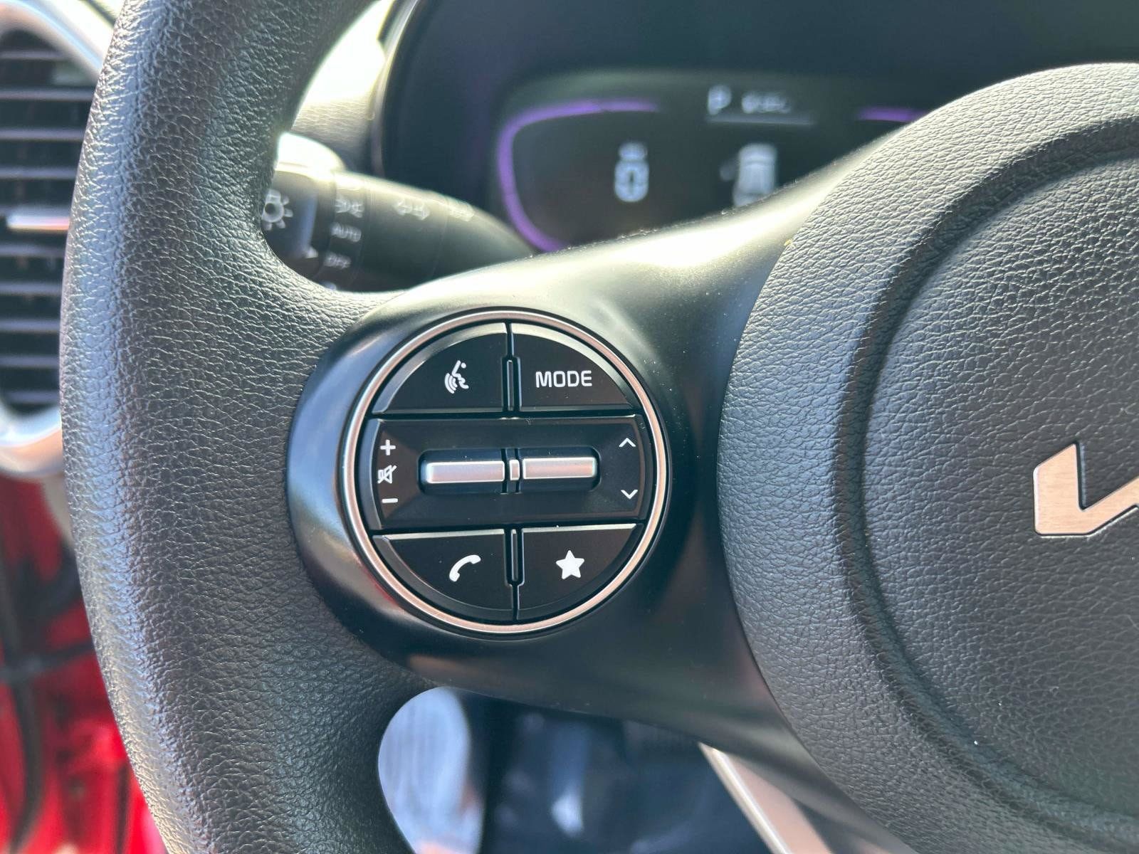 Used 2025 Kia Soul LX FWD image 17