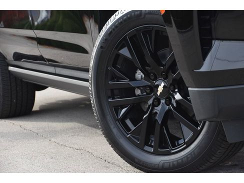 Used 2021 Chevrolet Suburban High Country w/ Premium Package image 9