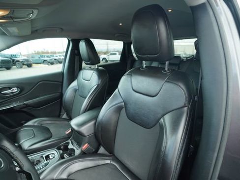 Used 2021 Jeep Cherokee Altitude image 34