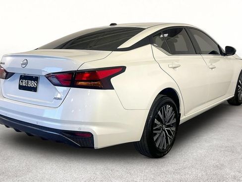Used 2026 Nissan Altima 2.5 SV AWD/4WD image 2