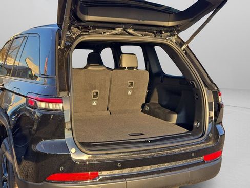 New 2025 Jeep Grand Cherokee Altitude RWD image 26