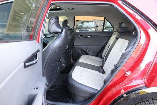 Used 2024 Kia Niro SX Touring FWD image 45