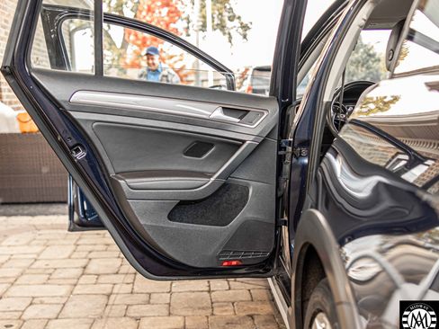 Used 2017 Volkswagen Golf Alltrack S image 33