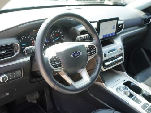 Used 2022 Ford Explorer XLT w/ Equipment Group 202A RWD image 18
