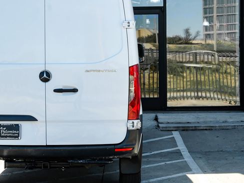 Used 2019 Mercedes-Benz Sprinter 144 Cargo w/ Driver Convenience Package image 32