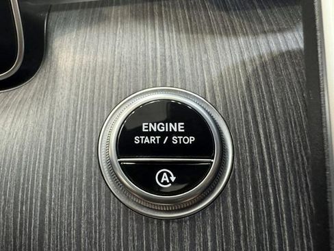 Used 2025 Mercedes-Benz C 300 Sedan image 19